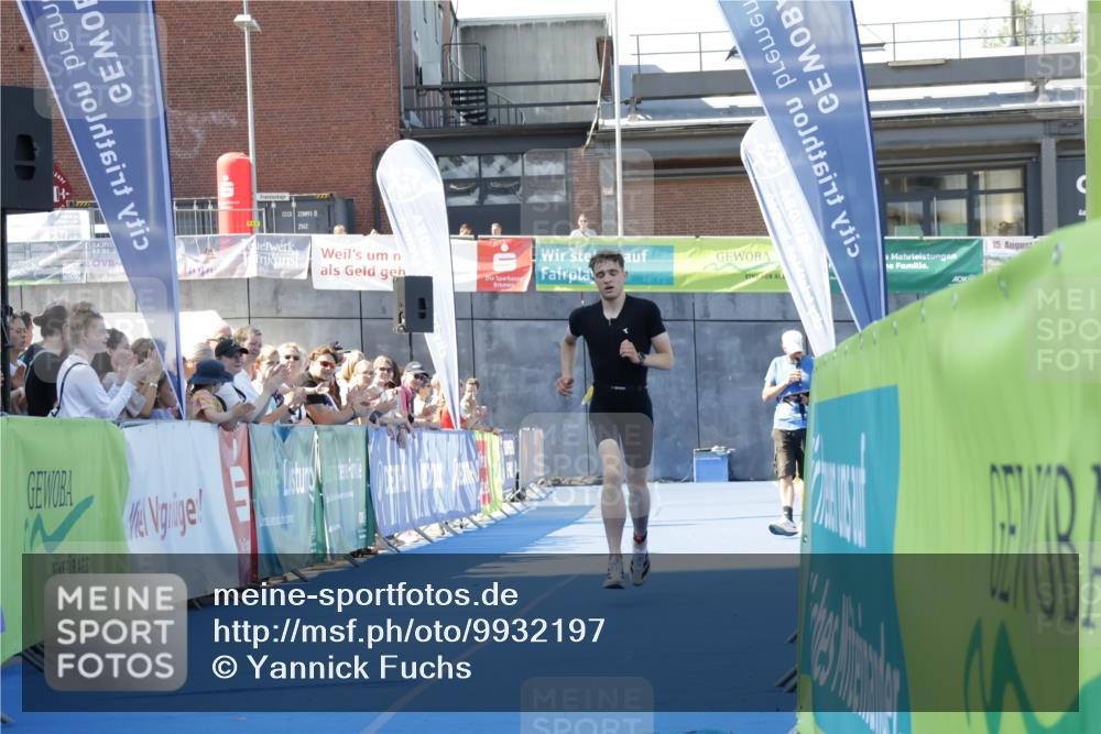 09.08.2026 - GEWOBA Citytriathlon Bremen Yannick Fuchs http://msf.ph/oto/9932197 09.08.2026 11:07:55 Ziel 310 meine-sportfotos.de