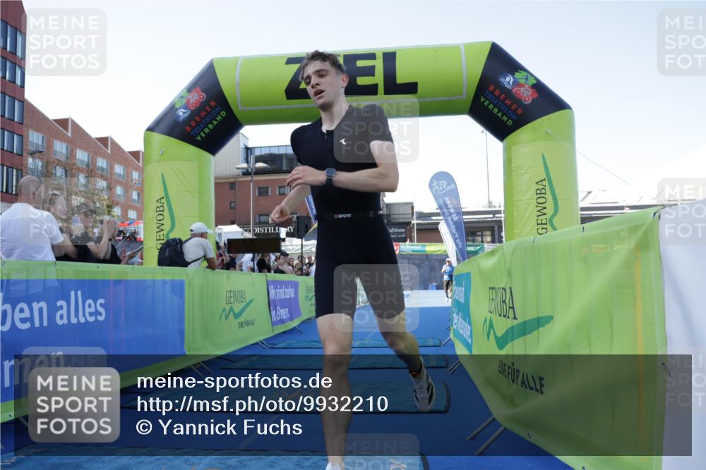 09.08.2026 - GEWOBA Citytriathlon Bremen Yannick Fuchs http://msf.ph/oto/9932210 09.08.2026 11:07:59 Ziel 310 meine-sportfotos.de