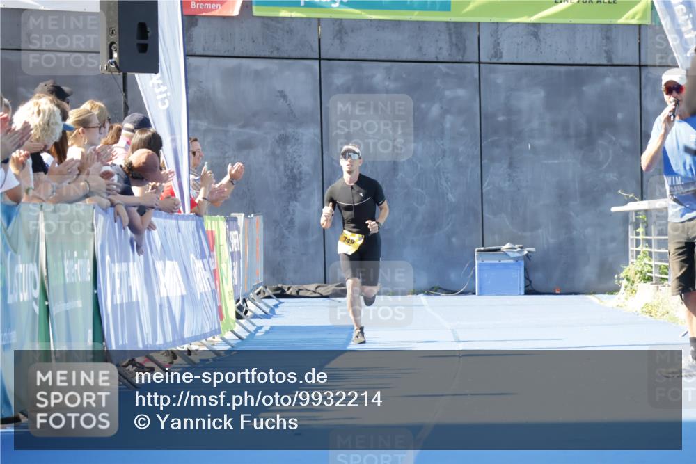 09.08.2026 - GEWOBA Citytriathlon Bremen Yannick Fuchs http://msf.ph/oto/9932214 09.08.2026 11:08:44 Ziel  meine-sportfotos.de