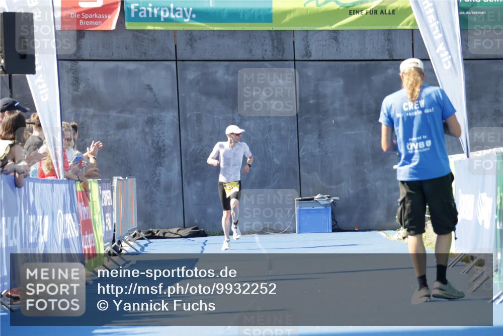 09.08.2026 - GEWOBA Citytriathlon Bremen Yannick Fuchs http://msf.ph/oto/9932252 09.08.2026 11:10:08 Ziel  meine-sportfotos.de