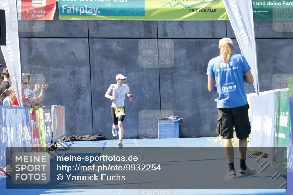 09.08.2026 - GEWOBA Citytriathlon Bremen Yannick Fuchs http://msf.ph/oto/9932254 09.08.2026 11:10:08 Ziel  meine-sportfotos.de