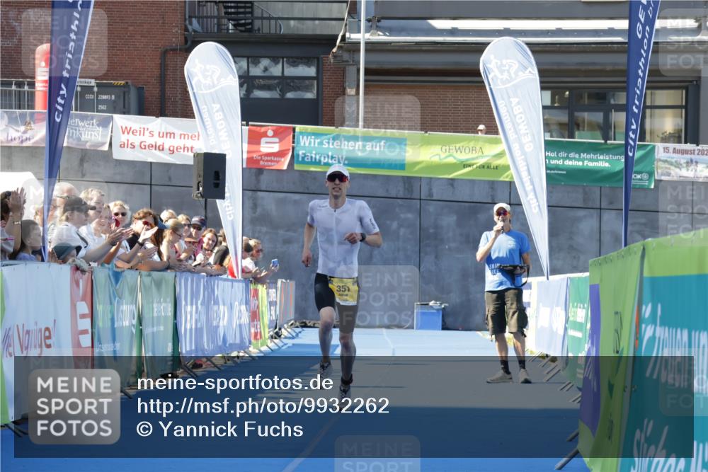 09.08.2026 - GEWOBA Citytriathlon Bremen Yannick Fuchs http://msf.ph/oto/9932262 09.08.2026 11:10:15 Ziel 351 meine-sportfotos.de