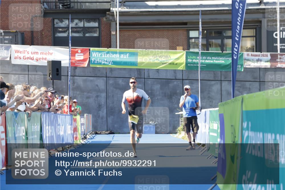 09.08.2026 - GEWOBA Citytriathlon Bremen Yannick Fuchs http://msf.ph/oto/9932291 09.08.2026 11:10:44 Ziel 387 meine-sportfotos.de