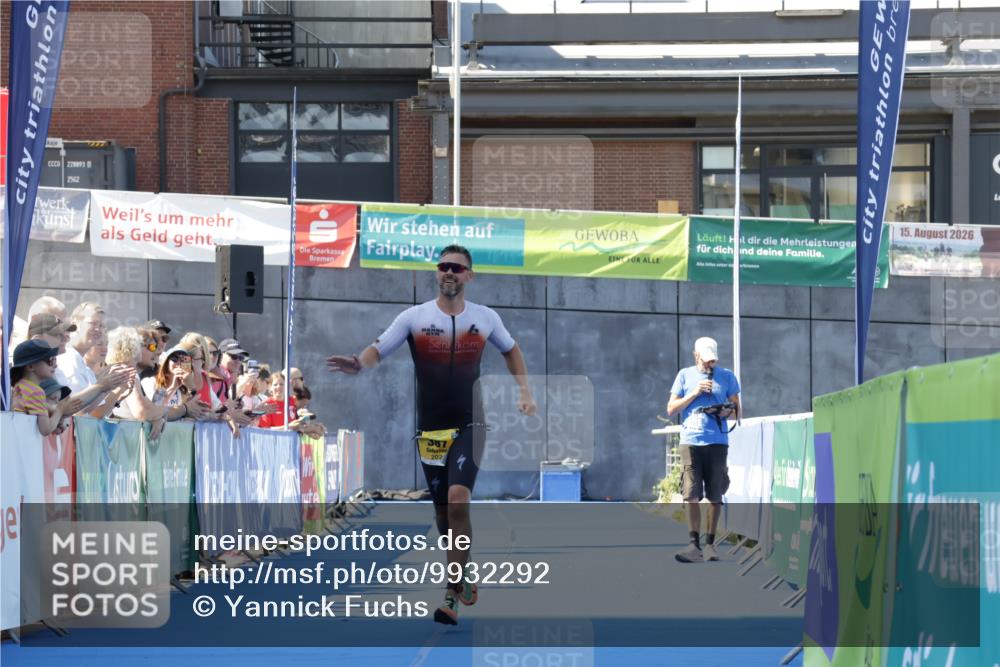 09.08.2026 - GEWOBA Citytriathlon Bremen Yannick Fuchs http://msf.ph/oto/9932292 09.08.2026 11:10:45 Ziel 387 meine-sportfotos.de