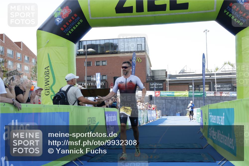 09.08.2026 - GEWOBA Citytriathlon Bremen Yannick Fuchs http://msf.ph/oto/9932308 09.08.2026 11:10:49 Ziel 387 meine-sportfotos.de