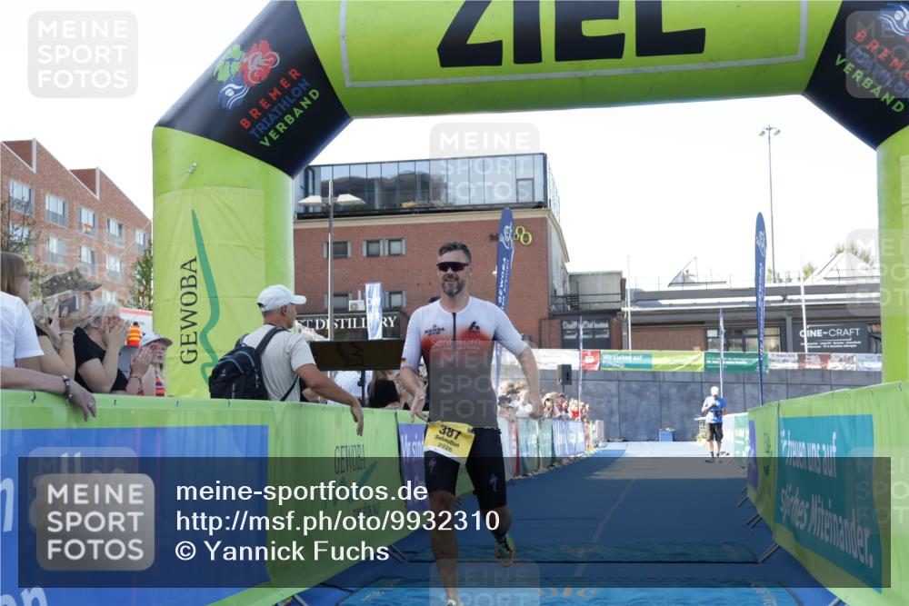 09.08.2026 - GEWOBA Citytriathlon Bremen Yannick Fuchs http://msf.ph/oto/9932310 09.08.2026 11:10:49 Ziel 387 meine-sportfotos.de