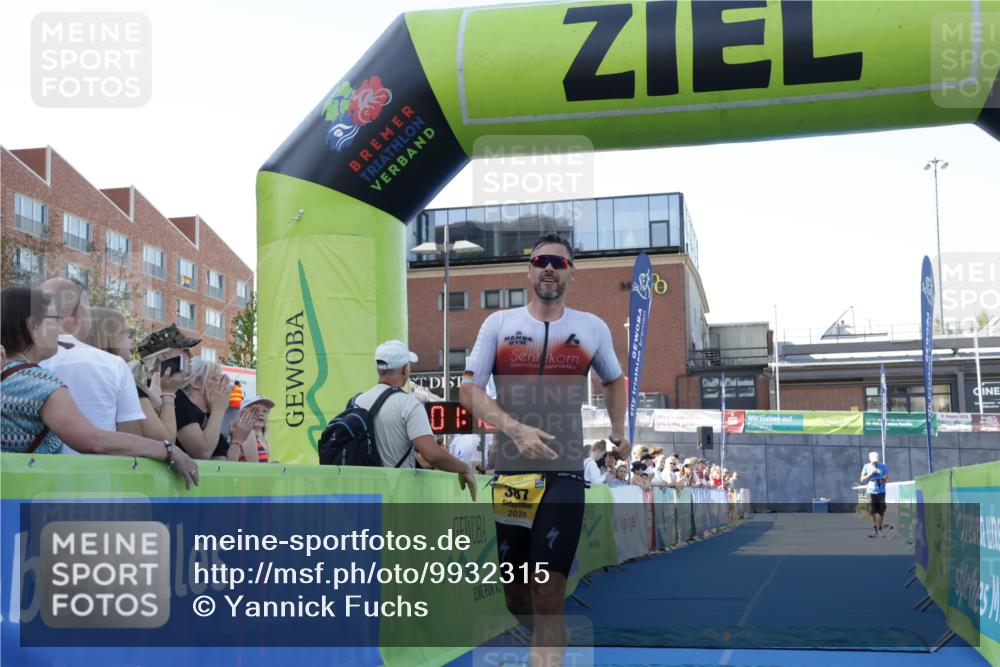 09.08.2026 - GEWOBA Citytriathlon Bremen Yannick Fuchs http://msf.ph/oto/9932315 09.08.2026 11:10:49 Ziel 387 meine-sportfotos.de