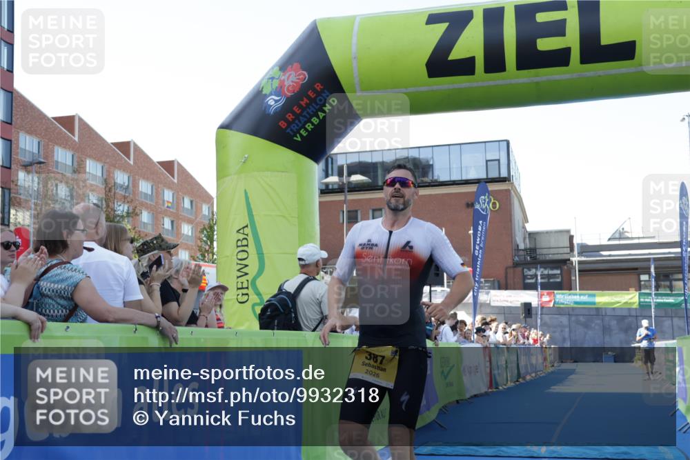 09.08.2026 - GEWOBA Citytriathlon Bremen Yannick Fuchs http://msf.ph/oto/9932318 09.08.2026 11:10:49 Ziel 387 meine-sportfotos.de
