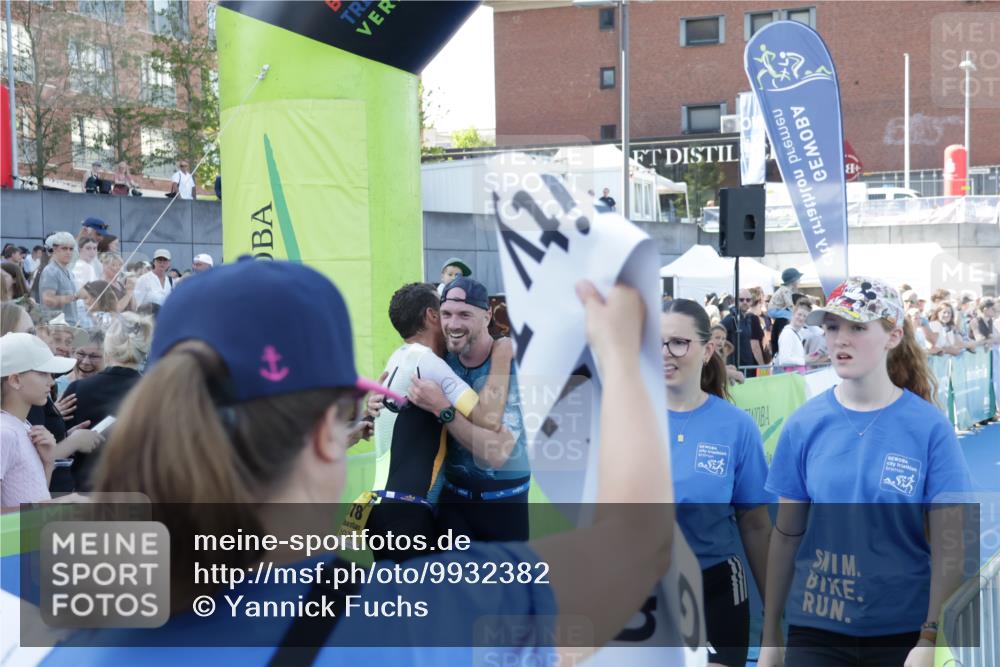 09.08.2026 - GEWOBA Citytriathlon Bremen Yannick Fuchs http://msf.ph/oto/9932382 09.08.2026 11:13:23 Ziel  meine-sportfotos.de