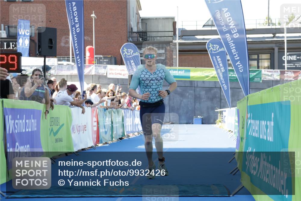 09.08.2026 - GEWOBA Citytriathlon Bremen Yannick Fuchs http://msf.ph/oto/9932426 09.08.2026 11:14:33 Ziel 314 meine-sportfotos.de