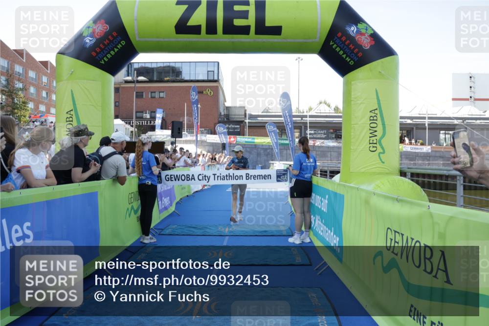 09.08.2026 - GEWOBA Citytriathlon Bremen Yannick Fuchs http://msf.ph/oto/9932453 09.08.2026 11:15:00 Ziel 358, 517 meine-sportfotos.de