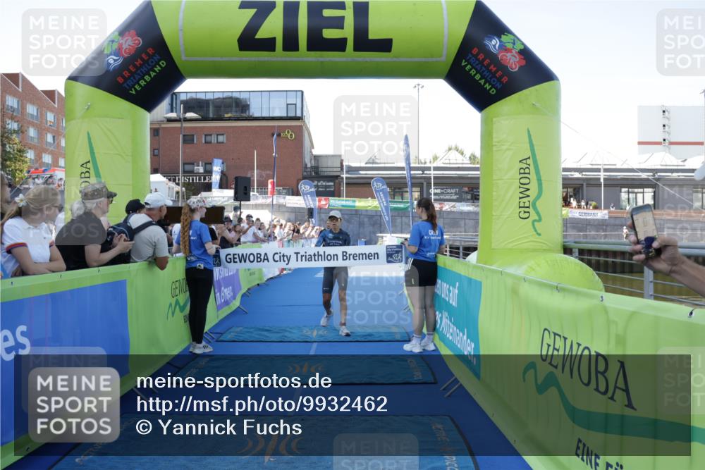 09.08.2026 - GEWOBA Citytriathlon Bremen Yannick Fuchs http://msf.ph/oto/9932462 09.08.2026 11:15:01 Ziel 358, 517 meine-sportfotos.de