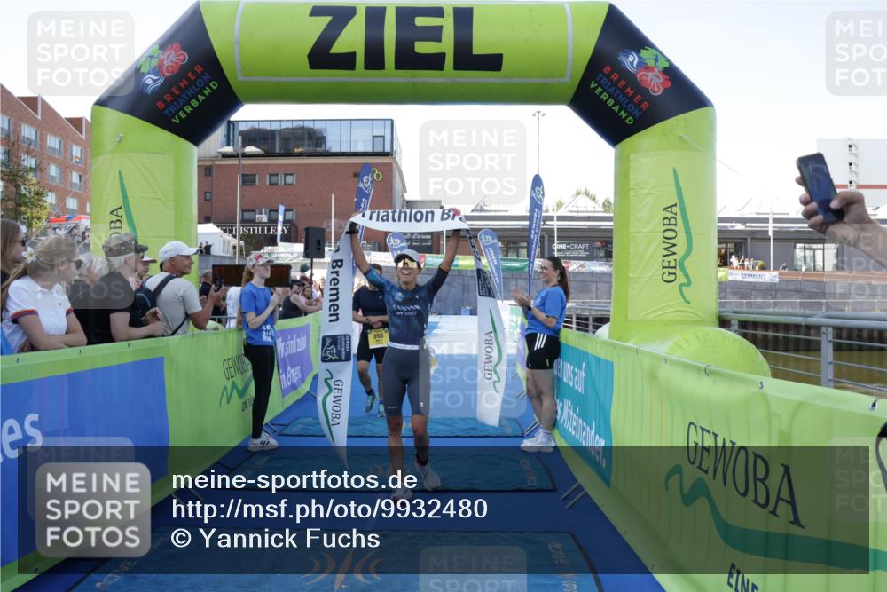09.08.2026 - GEWOBA Citytriathlon Bremen Yannick Fuchs http://msf.ph/oto/9932480 09.08.2026 11:15:04 Ziel 358, 517 meine-sportfotos.de
