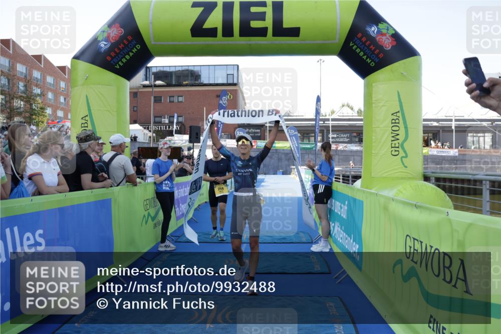 09.08.2026 - GEWOBA Citytriathlon Bremen Yannick Fuchs http://msf.ph/oto/9932488 09.08.2026 11:15:05 Ziel 358 meine-sportfotos.de