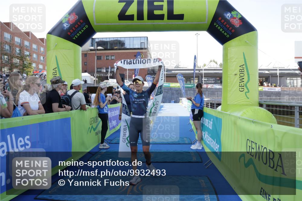 09.08.2026 - GEWOBA Citytriathlon Bremen Yannick Fuchs http://msf.ph/oto/9932493 09.08.2026 11:15:05 Ziel 358 meine-sportfotos.de