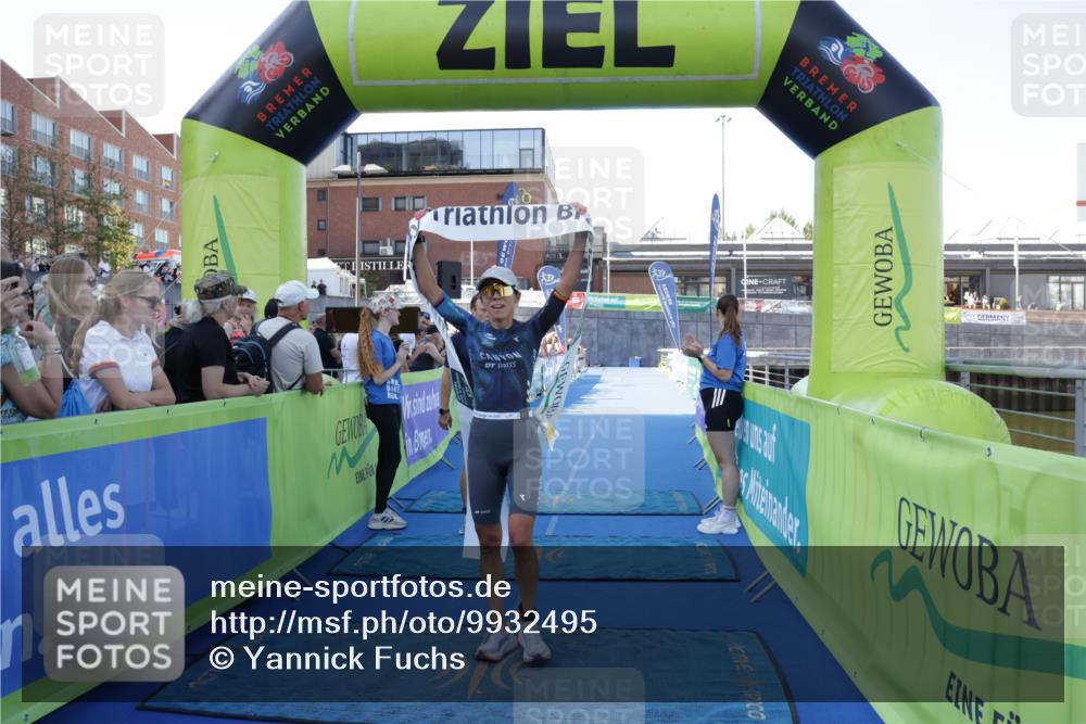 09.08.2026 - GEWOBA Citytriathlon Bremen Yannick Fuchs http://msf.ph/oto/9932495 09.08.2026 11:15:06 Ziel 358 meine-sportfotos.de