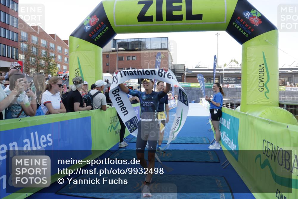 09.08.2026 - GEWOBA Citytriathlon Bremen Yannick Fuchs http://msf.ph/oto/9932498 09.08.2026 11:15:06 Ziel 358 meine-sportfotos.de