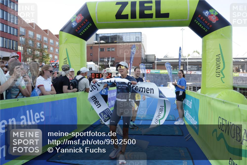 09.08.2026 - GEWOBA Citytriathlon Bremen Yannick Fuchs http://msf.ph/oto/9932500 09.08.2026 11:15:06 Ziel 358 meine-sportfotos.de