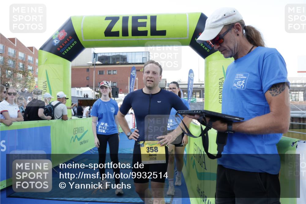 09.08.2026 - GEWOBA Citytriathlon Bremen Yannick Fuchs http://msf.ph/oto/9932514 09.08.2026 11:15:11 Ziel  meine-sportfotos.de