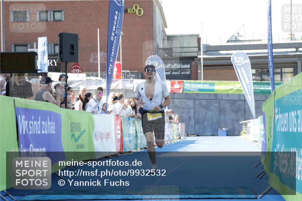 09.08.2026 - GEWOBA Citytriathlon Bremen Yannick Fuchs http://msf.ph/oto/9932532 09.08.2026 11:15:24 Ziel 529 meine-sportfotos.de