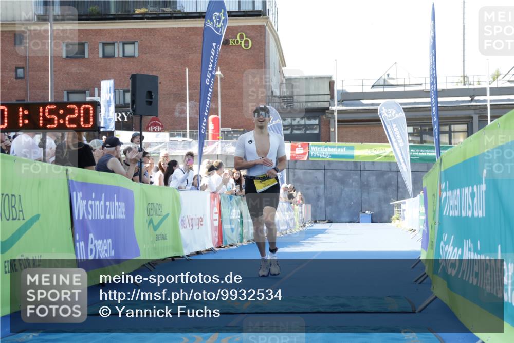 09.08.2026 - GEWOBA Citytriathlon Bremen Yannick Fuchs http://msf.ph/oto/9932534 09.08.2026 11:15:24 Ziel 529 meine-sportfotos.de