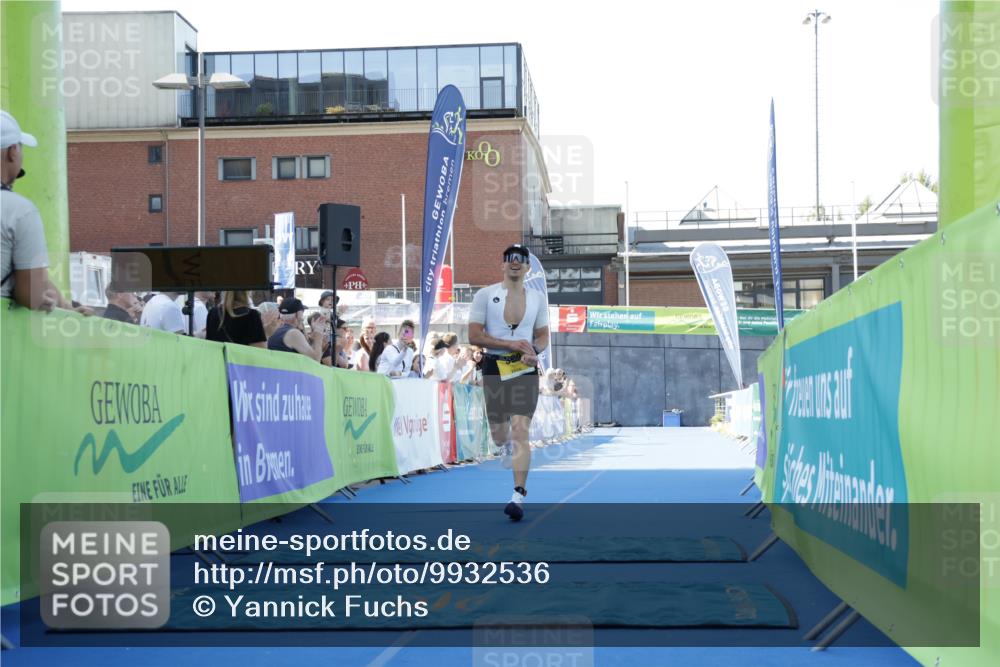 09.08.2026 - GEWOBA Citytriathlon Bremen Yannick Fuchs http://msf.ph/oto/9932536 09.08.2026 11:15:25 Ziel 529 meine-sportfotos.de