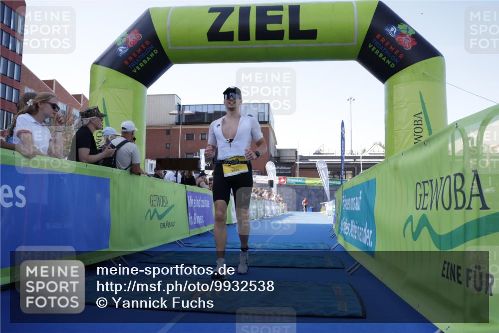 09.08.2026 - GEWOBA Citytriathlon Bremen Yannick Fuchs http://msf.ph/oto/9932538 09.08.2026 11:15:26 Ziel 529 meine-sportfotos.de