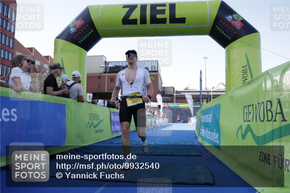 09.08.2026 - GEWOBA Citytriathlon Bremen Yannick Fuchs http://msf.ph/oto/9932540 09.08.2026 11:15:27 Ziel 529 meine-sportfotos.de