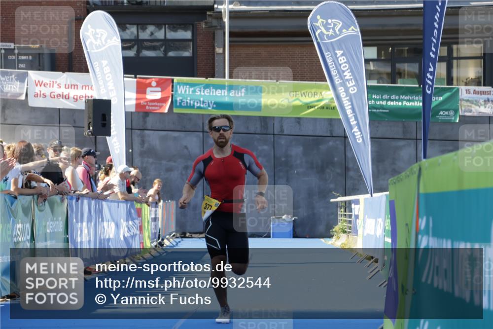 09.08.2026 - GEWOBA Citytriathlon Bremen Yannick Fuchs http://msf.ph/oto/9932544 09.08.2026 11:15:34 Ziel 377 meine-sportfotos.de