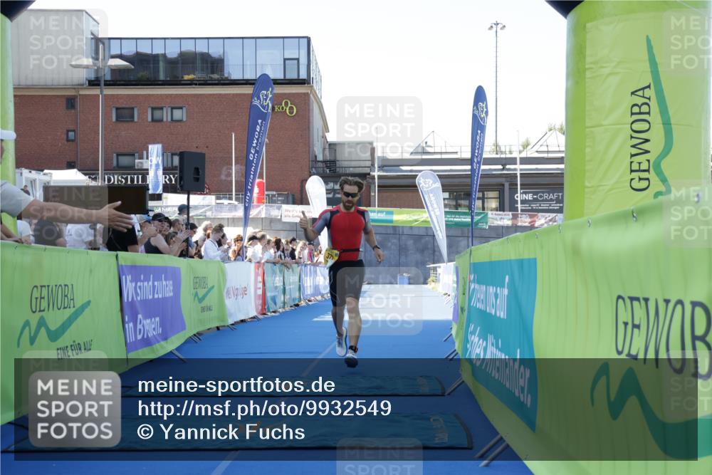 09.08.2026 - GEWOBA Citytriathlon Bremen Yannick Fuchs http://msf.ph/oto/9932549 09.08.2026 11:15:35 Ziel 377 meine-sportfotos.de