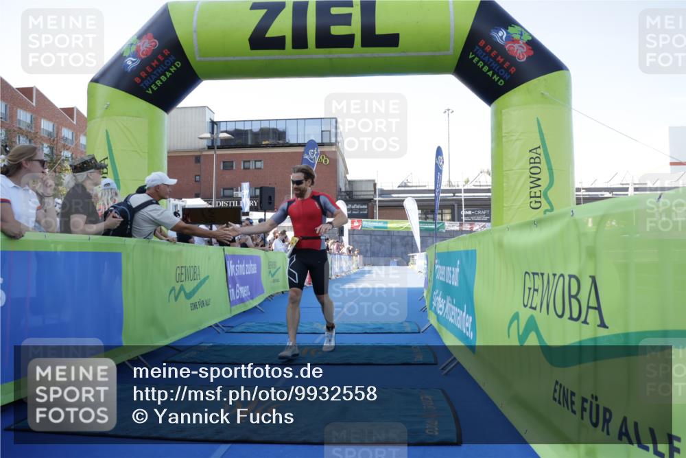 09.08.2026 - GEWOBA Citytriathlon Bremen Yannick Fuchs http://msf.ph/oto/9932558 09.08.2026 11:15:36 Ziel 377 meine-sportfotos.de