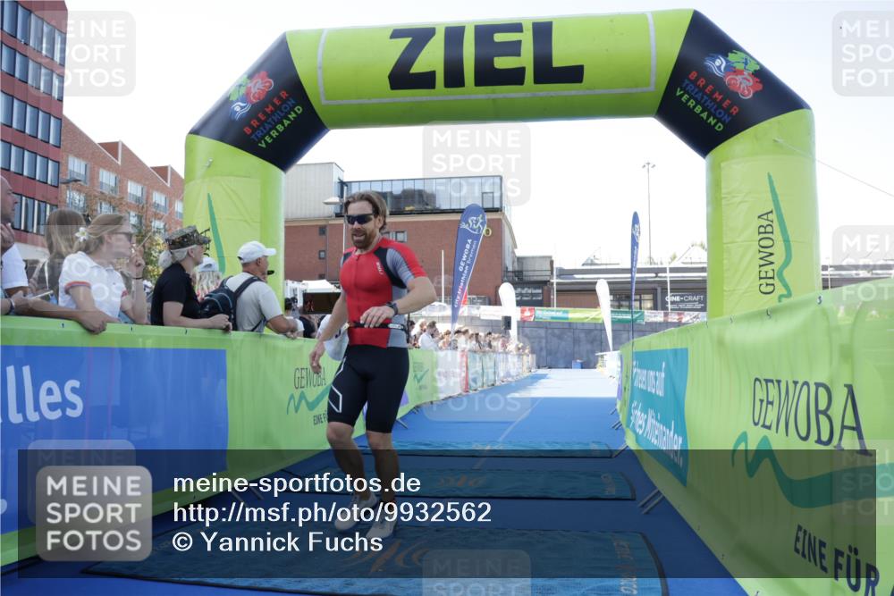 09.08.2026 - GEWOBA Citytriathlon Bremen Yannick Fuchs http://msf.ph/oto/9932562 09.08.2026 11:15:37 Ziel 377 meine-sportfotos.de