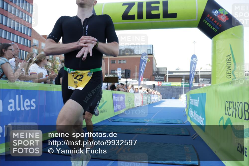 09.08.2026 - GEWOBA Citytriathlon Bremen Yannick Fuchs http://msf.ph/oto/9932597 09.08.2026 11:15:55 Ziel 322, 523 meine-sportfotos.de