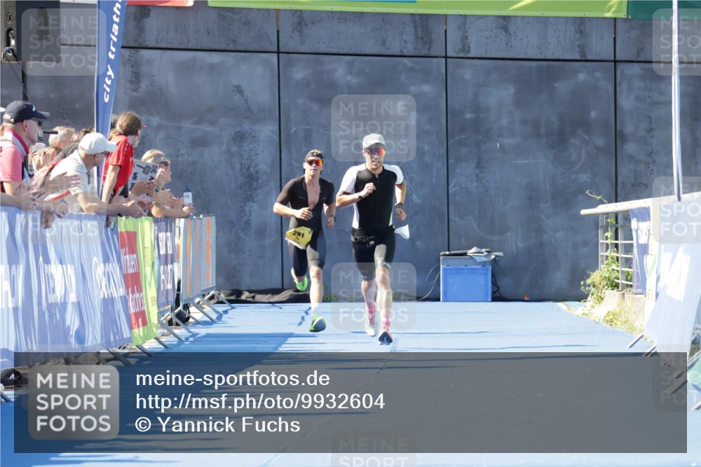 09.08.2026 - GEWOBA Citytriathlon Bremen Yannick Fuchs http://msf.ph/oto/9932604 09.08.2026 11:16:12 Ziel  meine-sportfotos.de