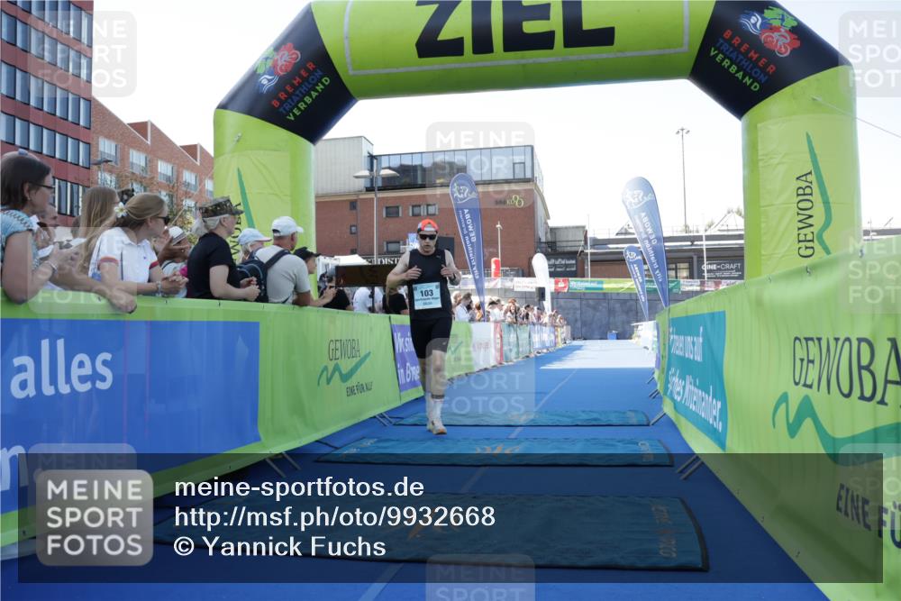09.08.2026 - GEWOBA Citytriathlon Bremen Yannick Fuchs http://msf.ph/oto/9932668 09.08.2026 11:16:31 Ziel 103 meine-sportfotos.de
