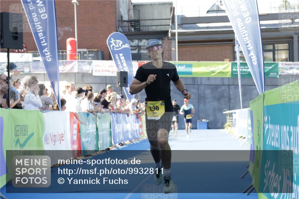 09.08.2026 - GEWOBA Citytriathlon Bremen Yannick Fuchs http://msf.ph/oto/9932811 09.08.2026 11:17:42 Ziel 25, 290, 376 meine-sportfotos.de