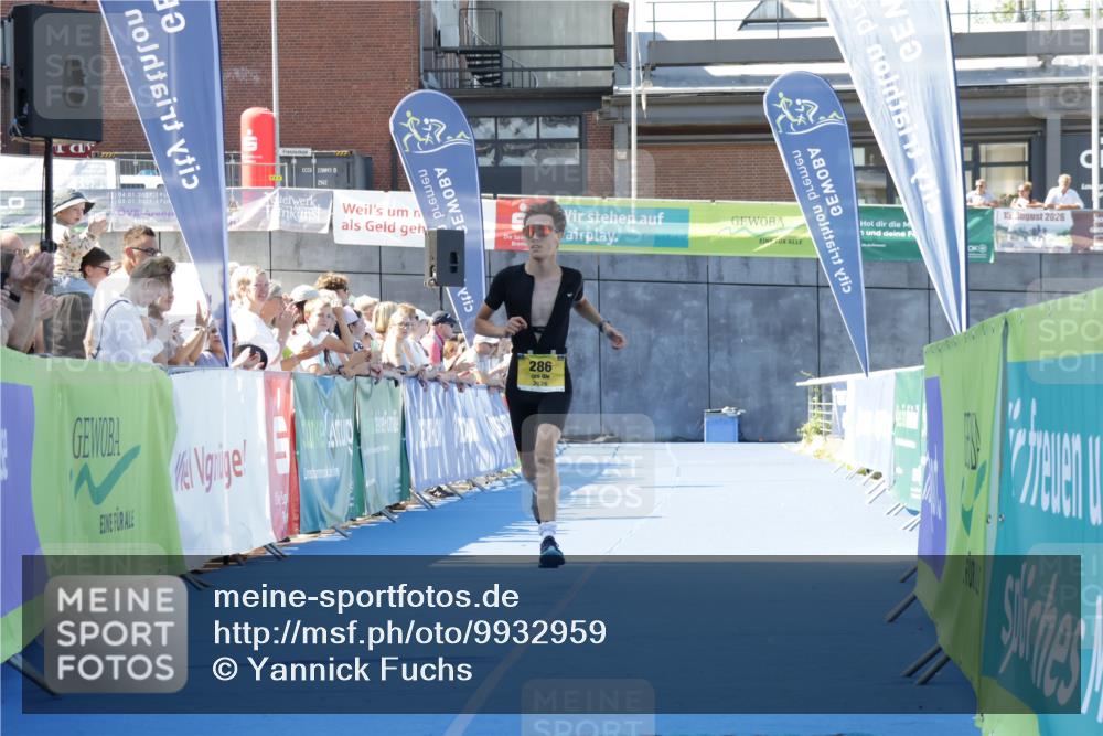 09.08.2026 - GEWOBA Citytriathlon Bremen Yannick Fuchs http://msf.ph/oto/9932959 09.08.2026 11:19:03 Ziel 286 meine-sportfotos.de