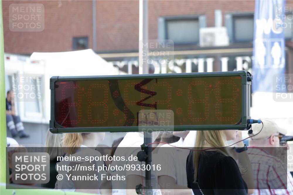 09.08.2026 - GEWOBA Citytriathlon Bremen Yannick Fuchs http://msf.ph/oto/9933016 09.08.2026 11:19:55 Ziel  meine-sportfotos.de
