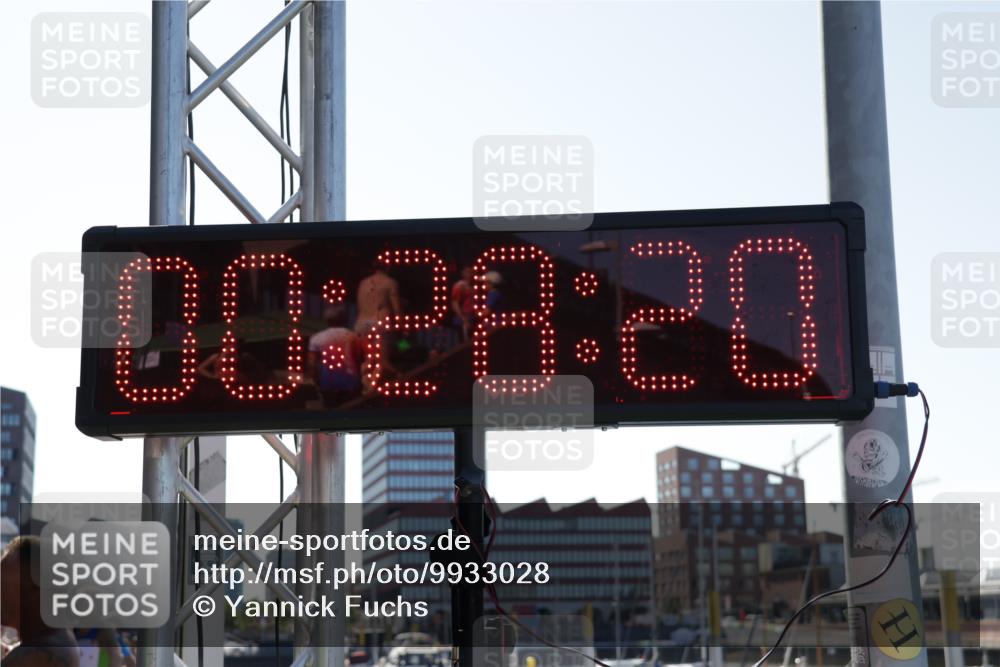 09.08.2026 - GEWOBA Citytriathlon Bremen Yannick Fuchs http://msf.ph/oto/9933028 09.08.2026 10:28:24 Schwimmen  meine-sportfotos.de