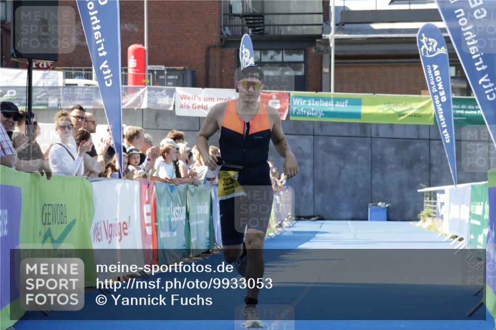 09.08.2026 - GEWOBA Citytriathlon Bremen Yannick Fuchs http://msf.ph/oto/9933053 09.08.2026 11:20:16 Ziel 323, 345 meine-sportfotos.de
