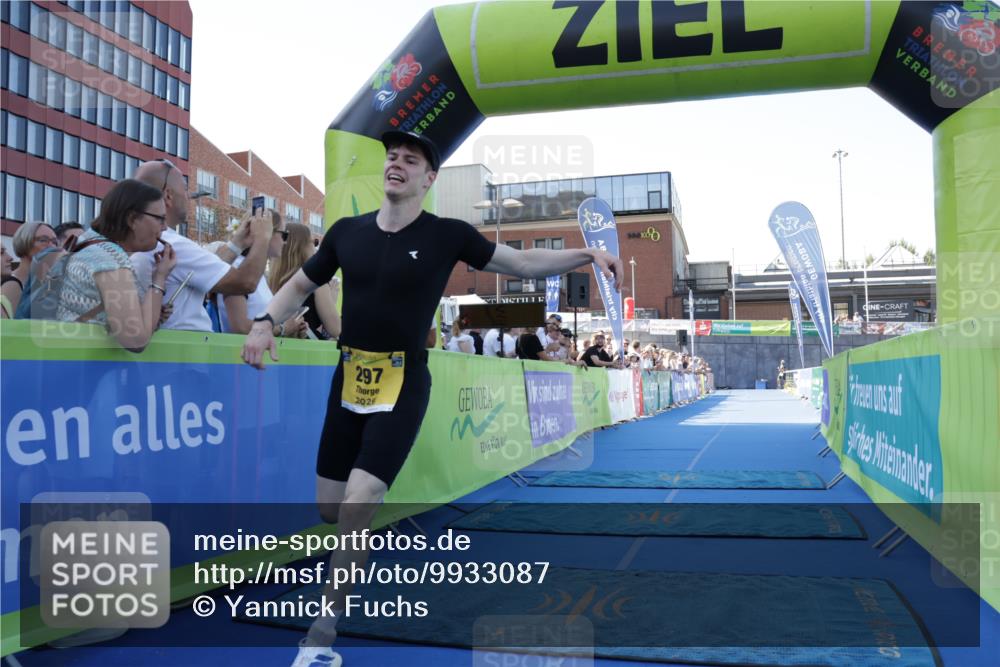 09.08.2026 - GEWOBA Citytriathlon Bremen Yannick Fuchs http://msf.ph/oto/9933087 09.08.2026 11:20:32 Ziel 297 meine-sportfotos.de