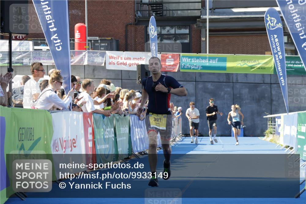 09.08.2026 - GEWOBA Citytriathlon Bremen Yannick Fuchs http://msf.ph/oto/9933149 09.08.2026 11:21:01 Ziel 177, 391 meine-sportfotos.de