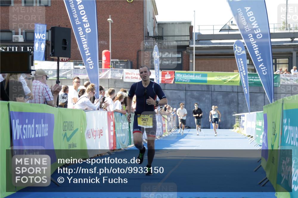 09.08.2026 - GEWOBA Citytriathlon Bremen Yannick Fuchs http://msf.ph/oto/9933150 09.08.2026 11:21:02 Ziel 177, 391 meine-sportfotos.de