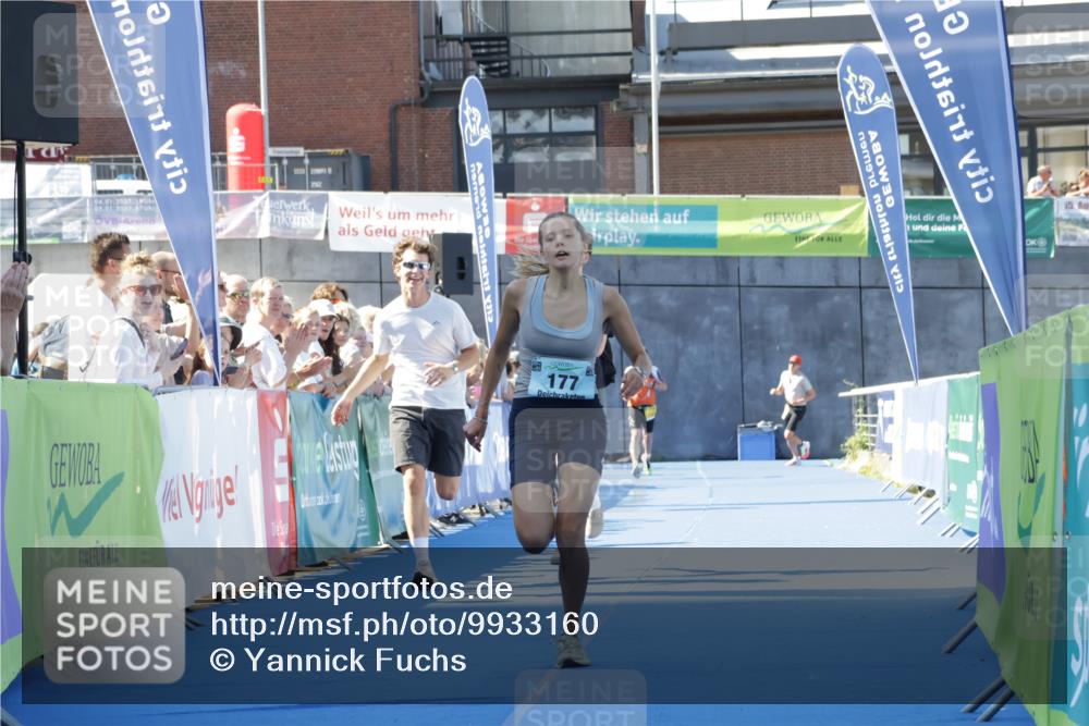 09.08.2026 - GEWOBA Citytriathlon Bremen Yannick Fuchs http://msf.ph/oto/9933160 09.08.2026 11:21:06 Ziel 177, 391 meine-sportfotos.de