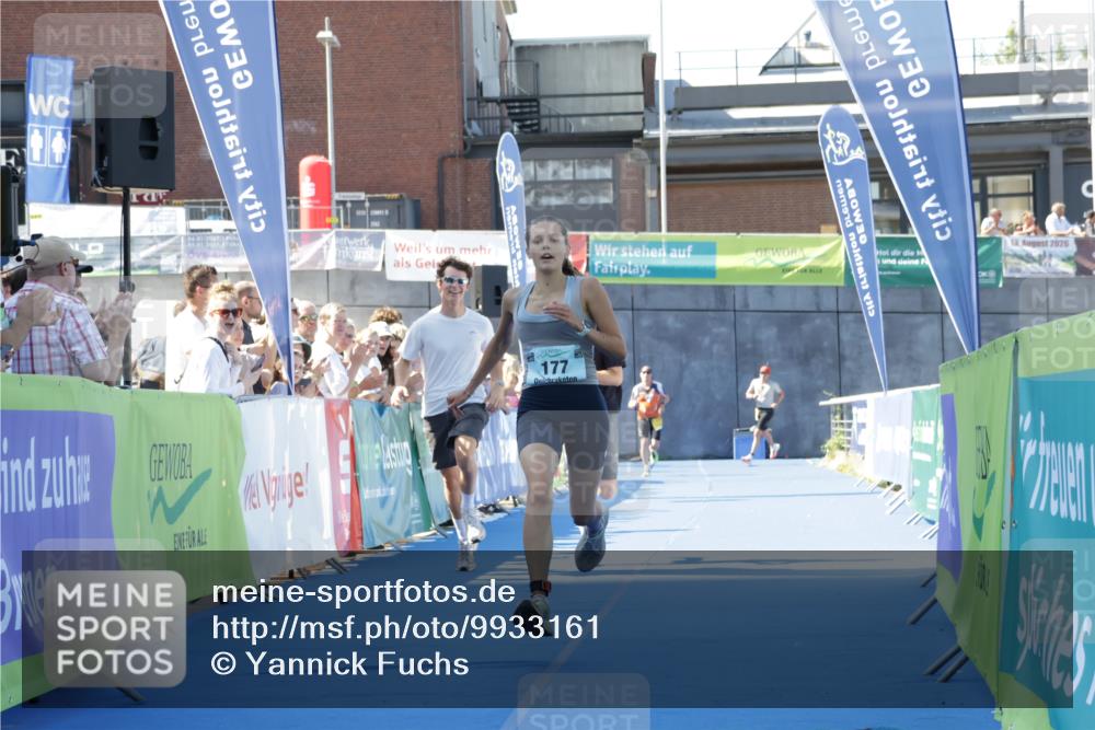 09.08.2026 - GEWOBA Citytriathlon Bremen Yannick Fuchs http://msf.ph/oto/9933161 09.08.2026 11:21:06 Ziel 177, 391 meine-sportfotos.de