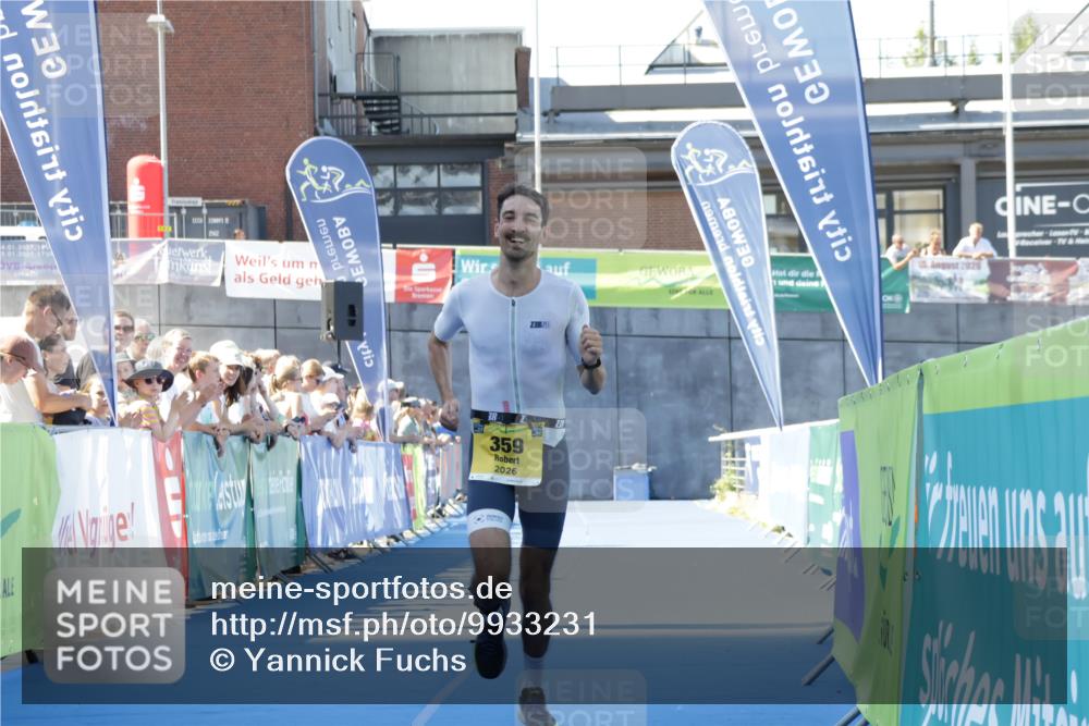 09.08.2026 - GEWOBA Citytriathlon Bremen Yannick Fuchs http://msf.ph/oto/9933231 09.08.2026 11:21:45 Ziel 359 meine-sportfotos.de