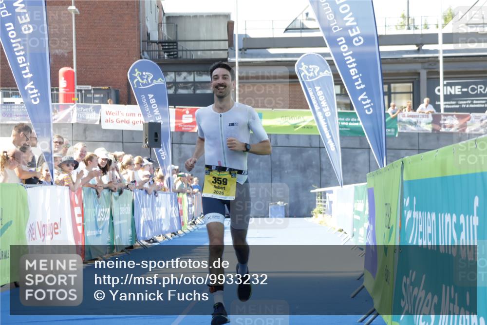 09.08.2026 - GEWOBA Citytriathlon Bremen Yannick Fuchs http://msf.ph/oto/9933232 09.08.2026 11:21:45 Ziel 359 meine-sportfotos.de