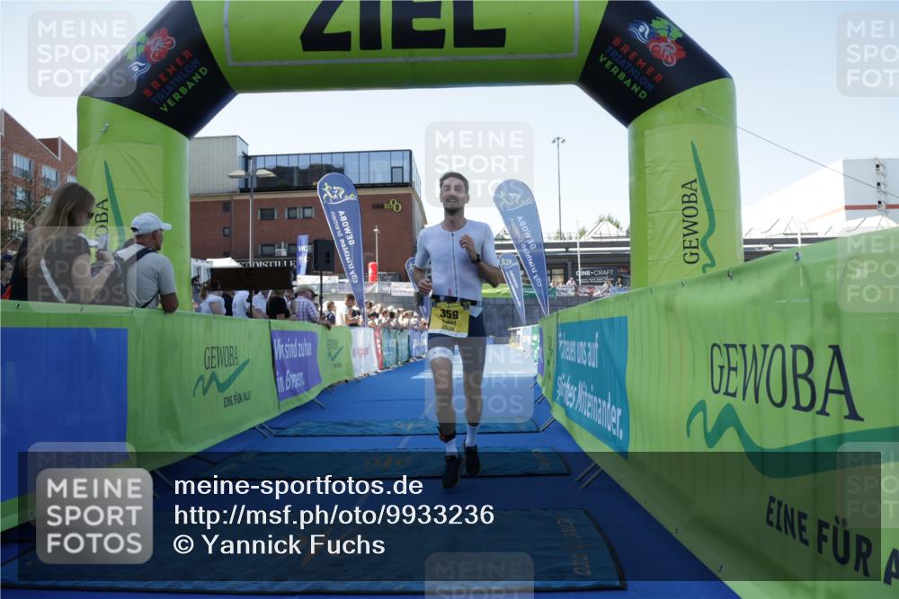 09.08.2026 - GEWOBA Citytriathlon Bremen Yannick Fuchs http://msf.ph/oto/9933236 09.08.2026 11:21:46 Ziel 359 meine-sportfotos.de
