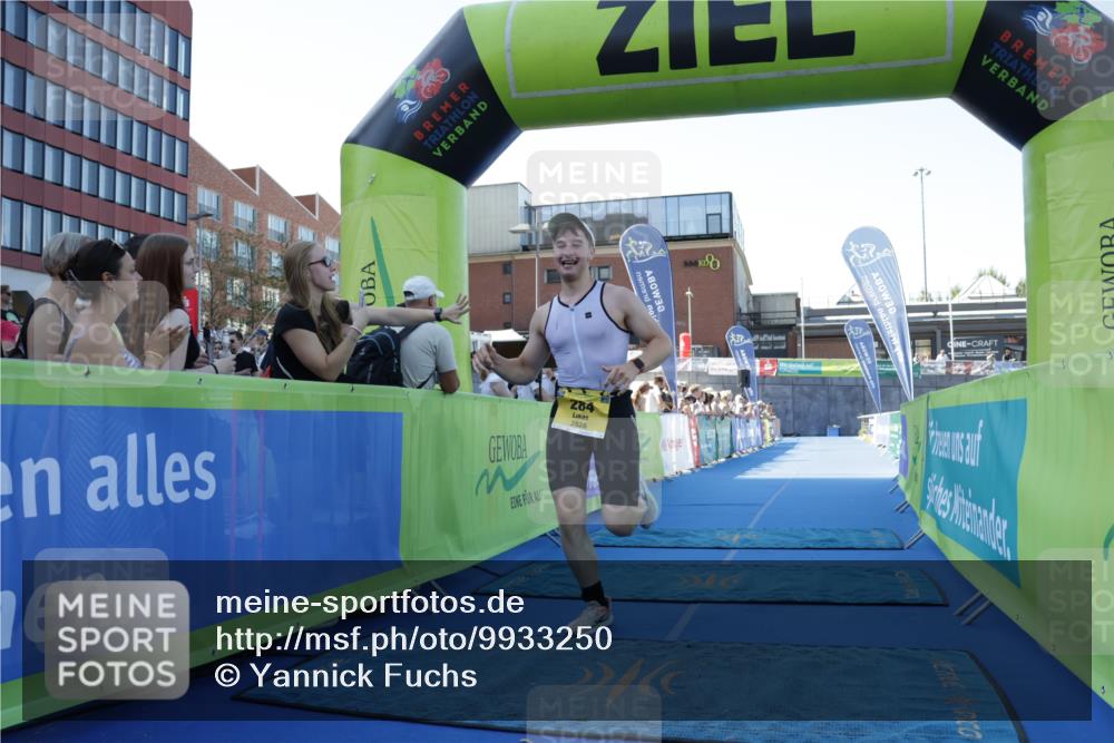09.08.2026 - GEWOBA Citytriathlon Bremen Yannick Fuchs http://msf.ph/oto/9933250 09.08.2026 11:21:58 Ziel 284 meine-sportfotos.de