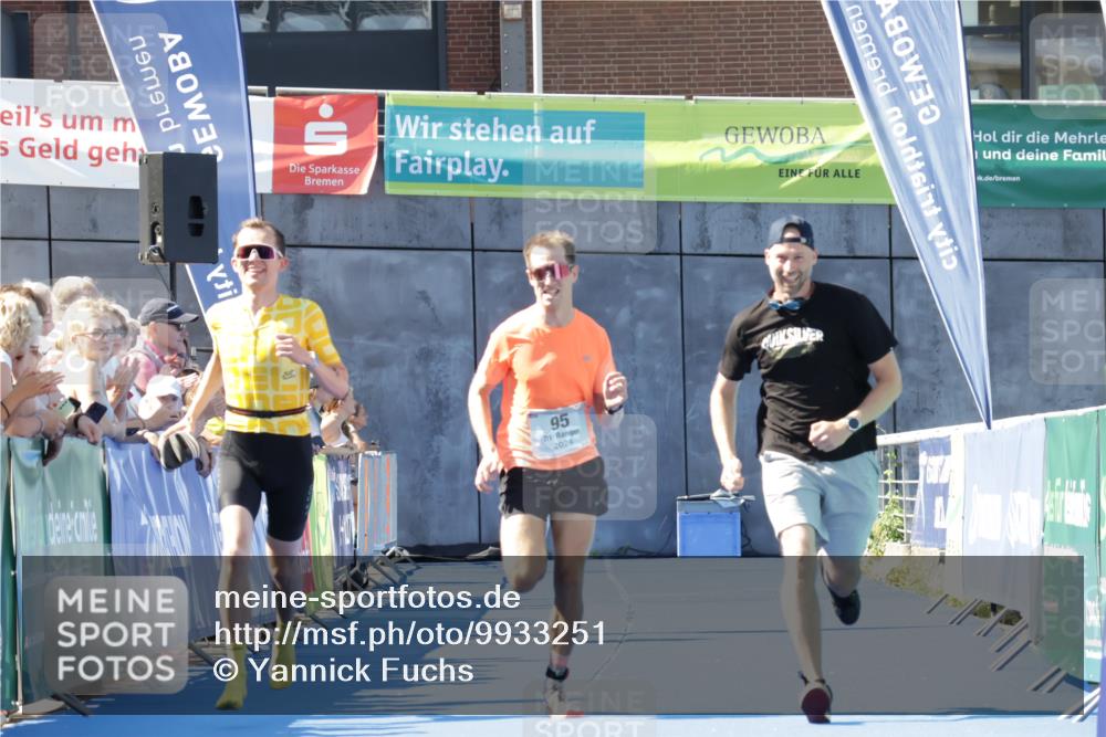09.08.2026 - GEWOBA Citytriathlon Bremen Yannick Fuchs http://msf.ph/oto/9933251 09.08.2026 11:22:09 Ziel 95 meine-sportfotos.de